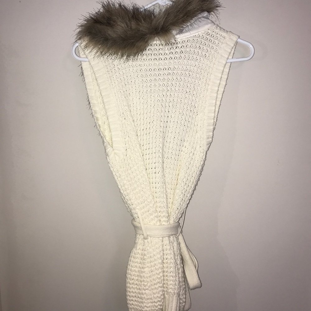 Knit Vest with Faux Fur - Picture 2 of 4